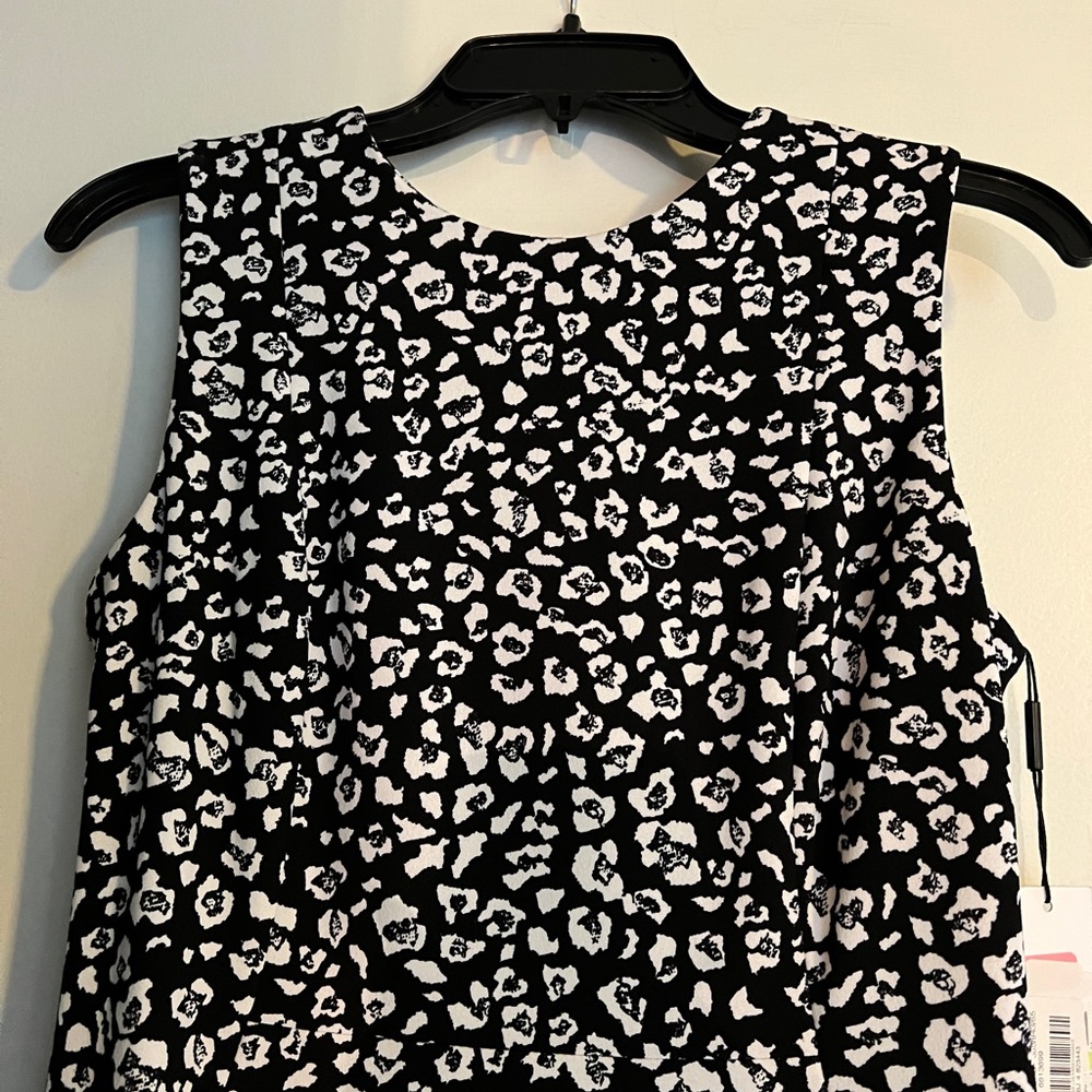 Pretty black and white dress